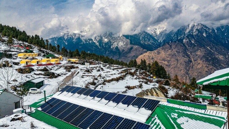 snowy mountain peaks in auli