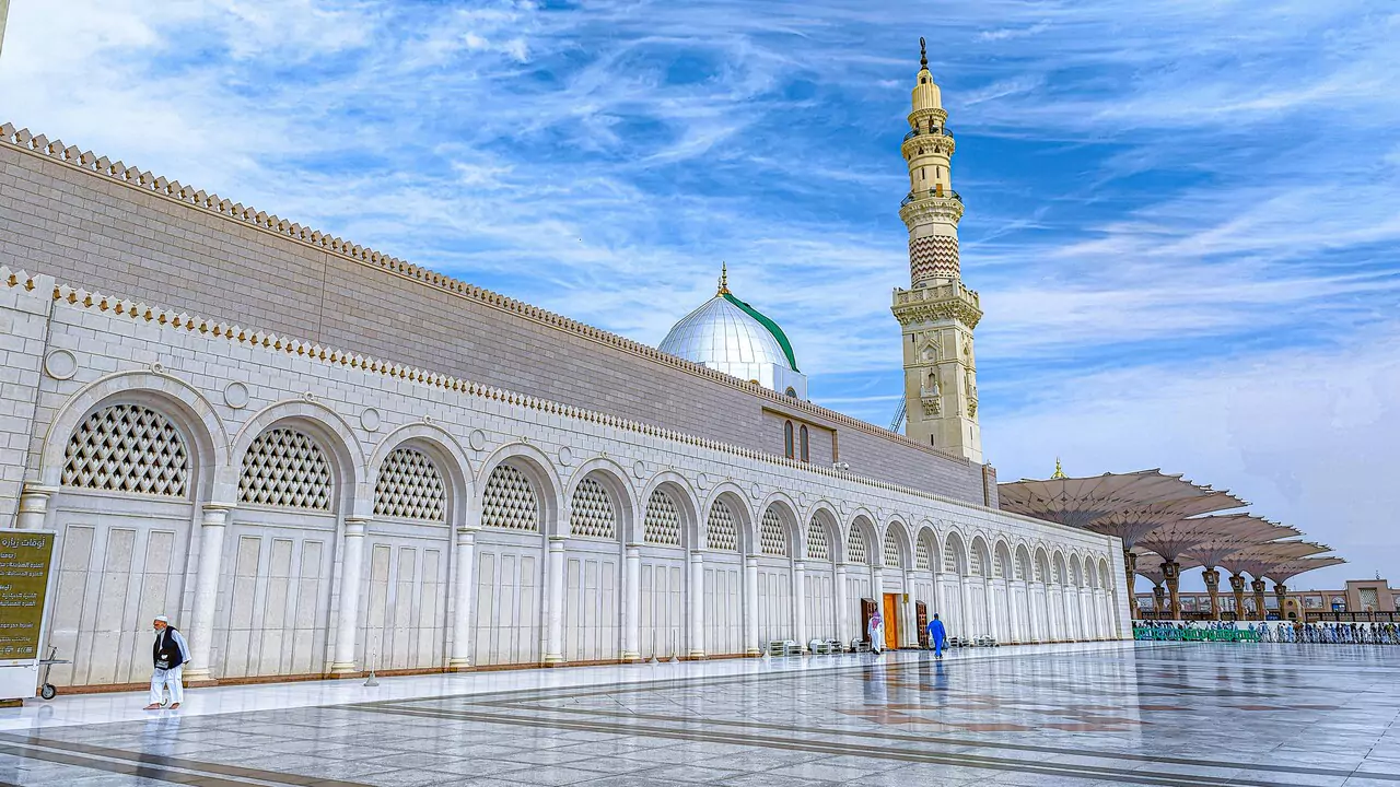 A view of the grand mosque in Saudi Arabia, showcasing its impressive architecture.